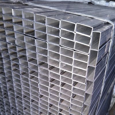 Vierkante warmgewalste gegalvaniseerde stalen buizen Wanddikte 0,4 mm-26 mm